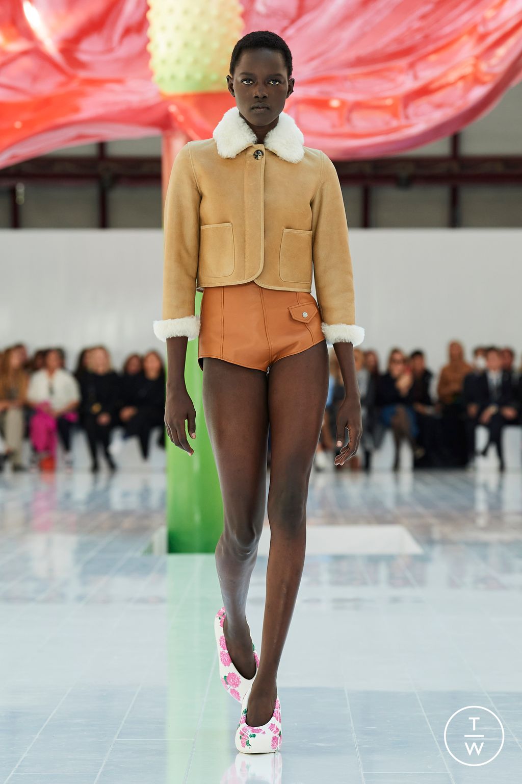 Fashion Week Paris Spring/Summer 2023 look 51 from the Loewe collection 女装