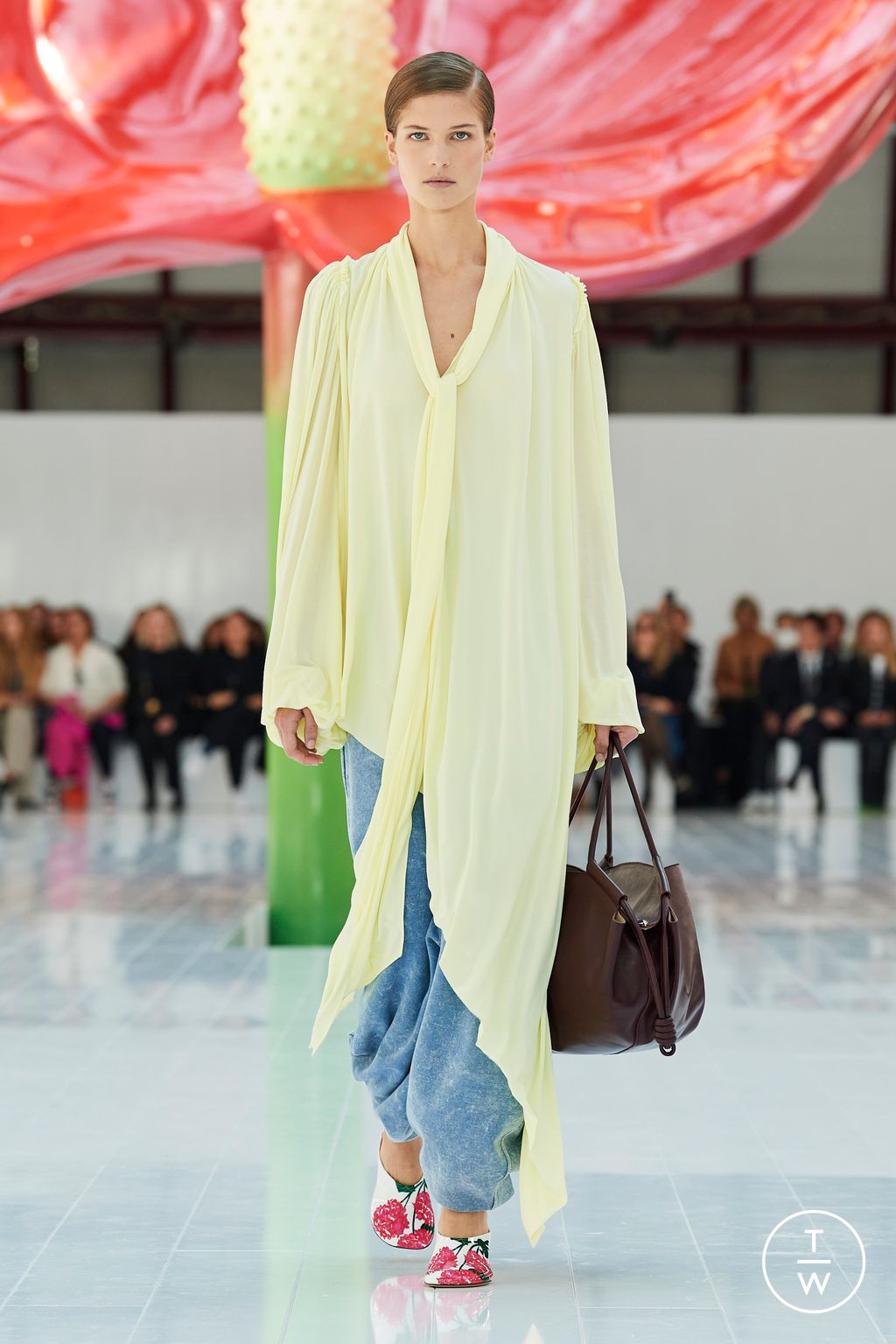 Fashion Week Paris Spring/Summer 2023 look 53 from the Loewe collection 女装
