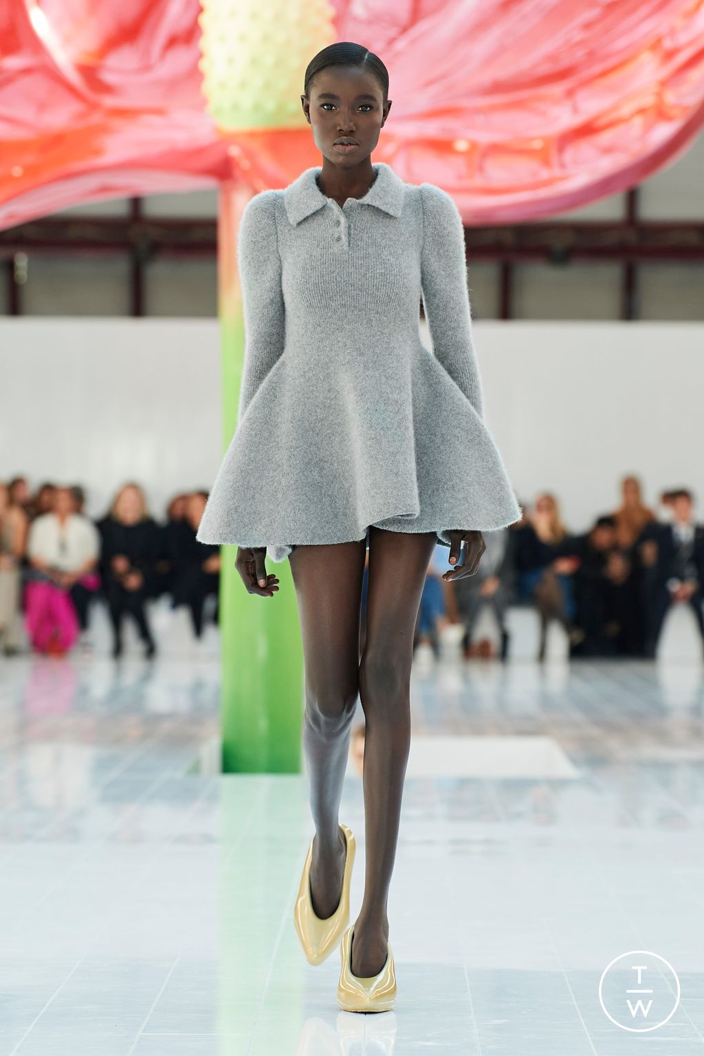Fashion Week Paris Spring/Summer 2023 look 8 from the Loewe collection 女装