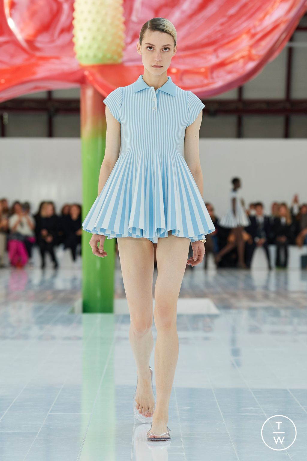 Fashion Week Paris Spring/Summer 2023 look 9 from the Loewe collection womenswear