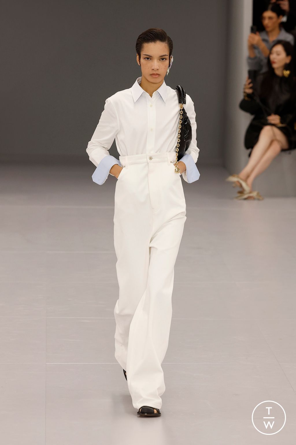 Fashion Week Paris Spring/Summer 2024 look 3 from the Loewe collection 女装