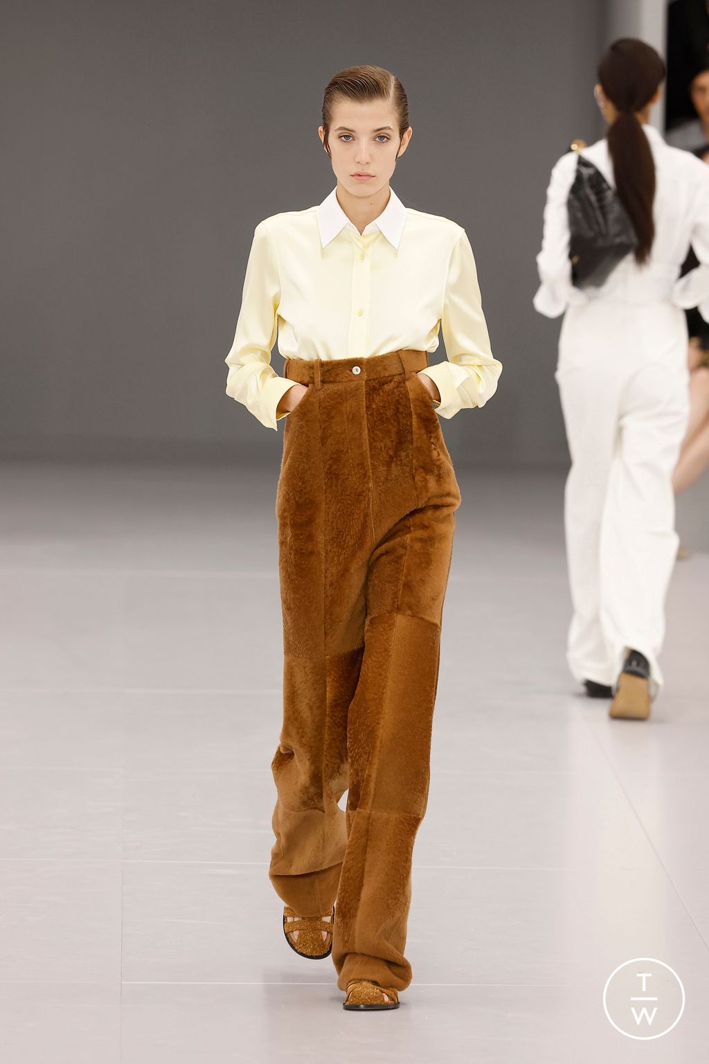 Fashion Week Paris Spring/Summer 2024 look 8 from the Loewe collection womenswear
