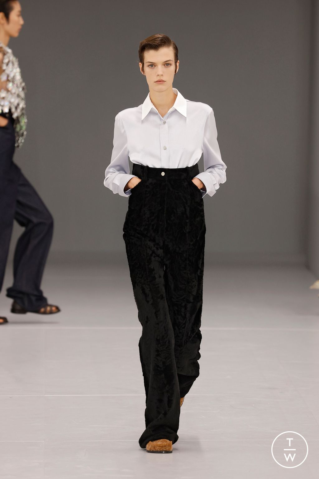 Fashion Week Paris Spring/Summer 2024 look 9 from the Loewe collection 女装