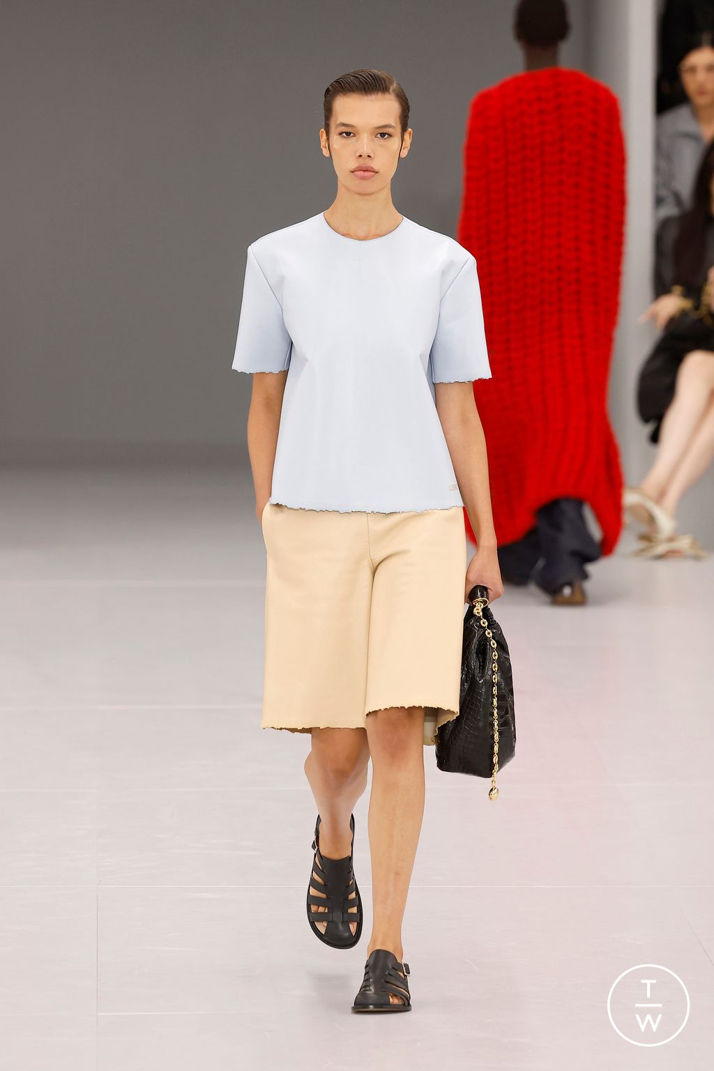 Fashion Week Paris Spring/Summer 2024 look 13 from the Loewe collection 女装