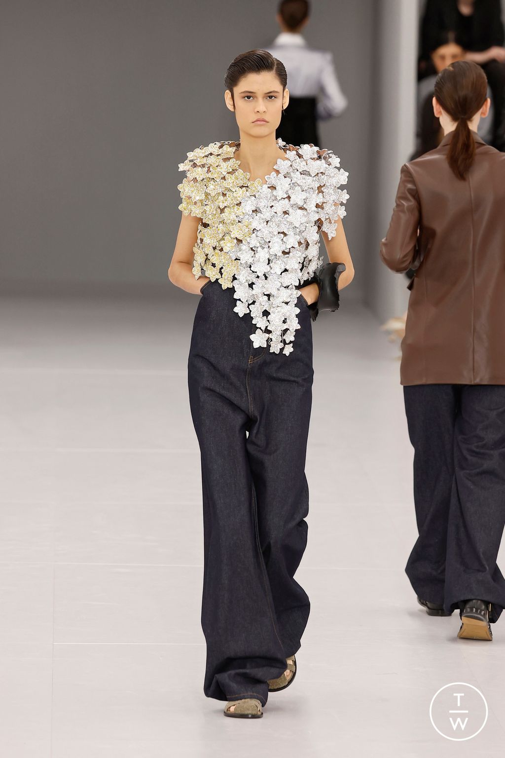 Fashion Week Paris Spring/Summer 2024 look 15 from the Loewe collection 女装