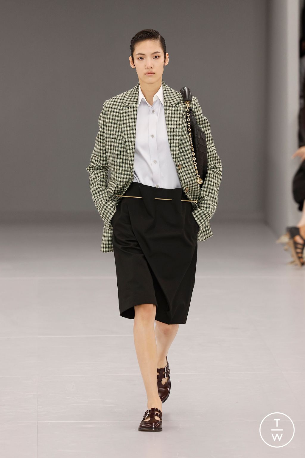 Fashion Week Paris Spring/Summer 2024 look 16 from the Loewe collection 女装