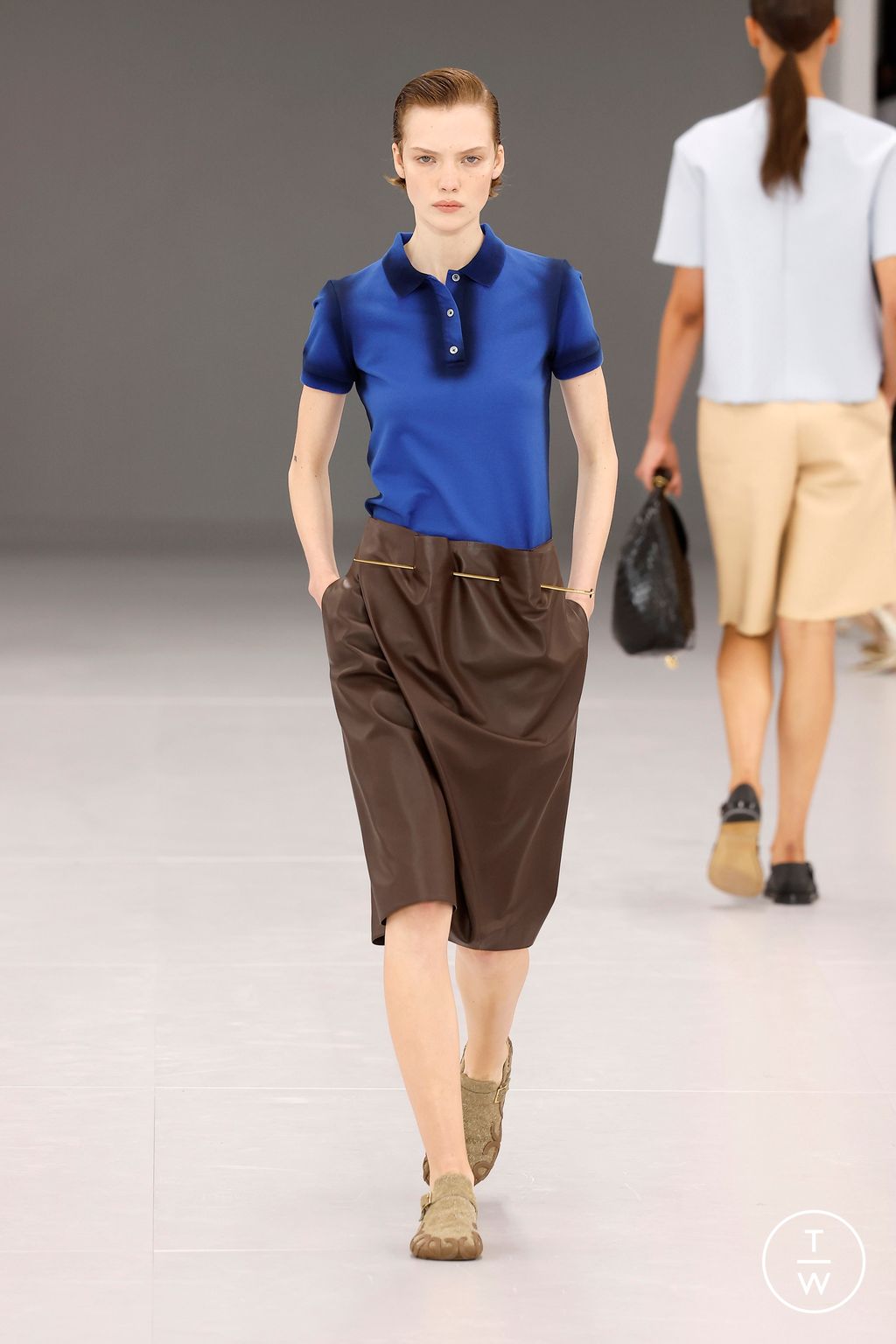 Fashion Week Paris Spring/Summer 2024 look 19 from the Loewe collection womenswear