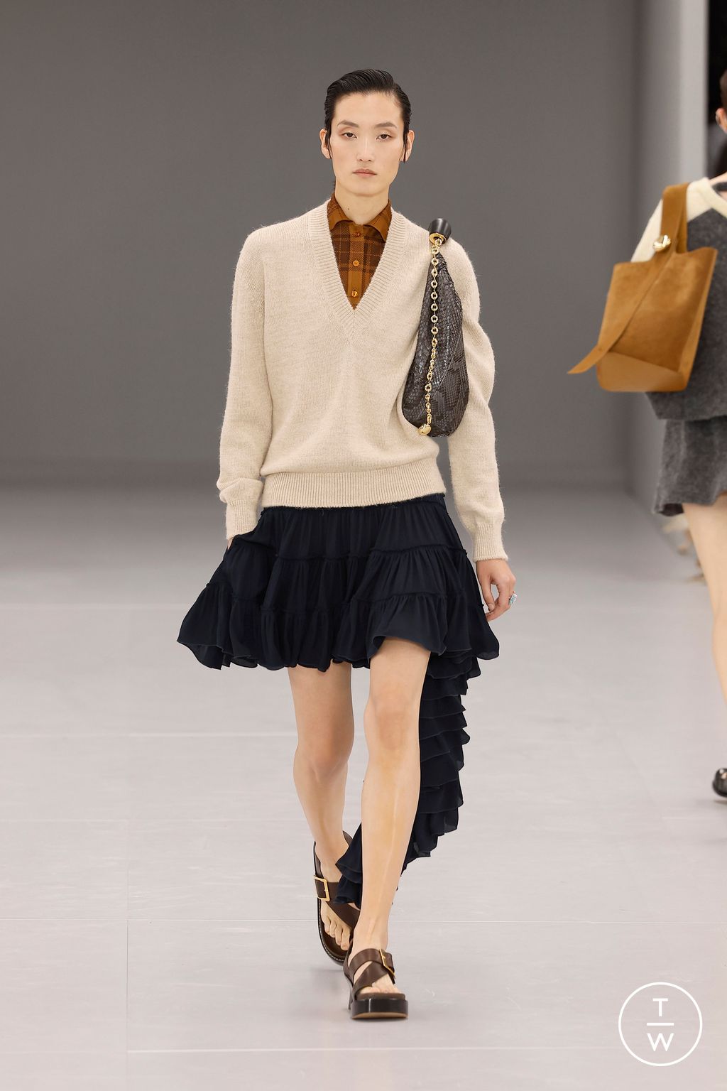 Fashion Week Paris Spring/Summer 2024 look 20 from the Loewe collection 女装