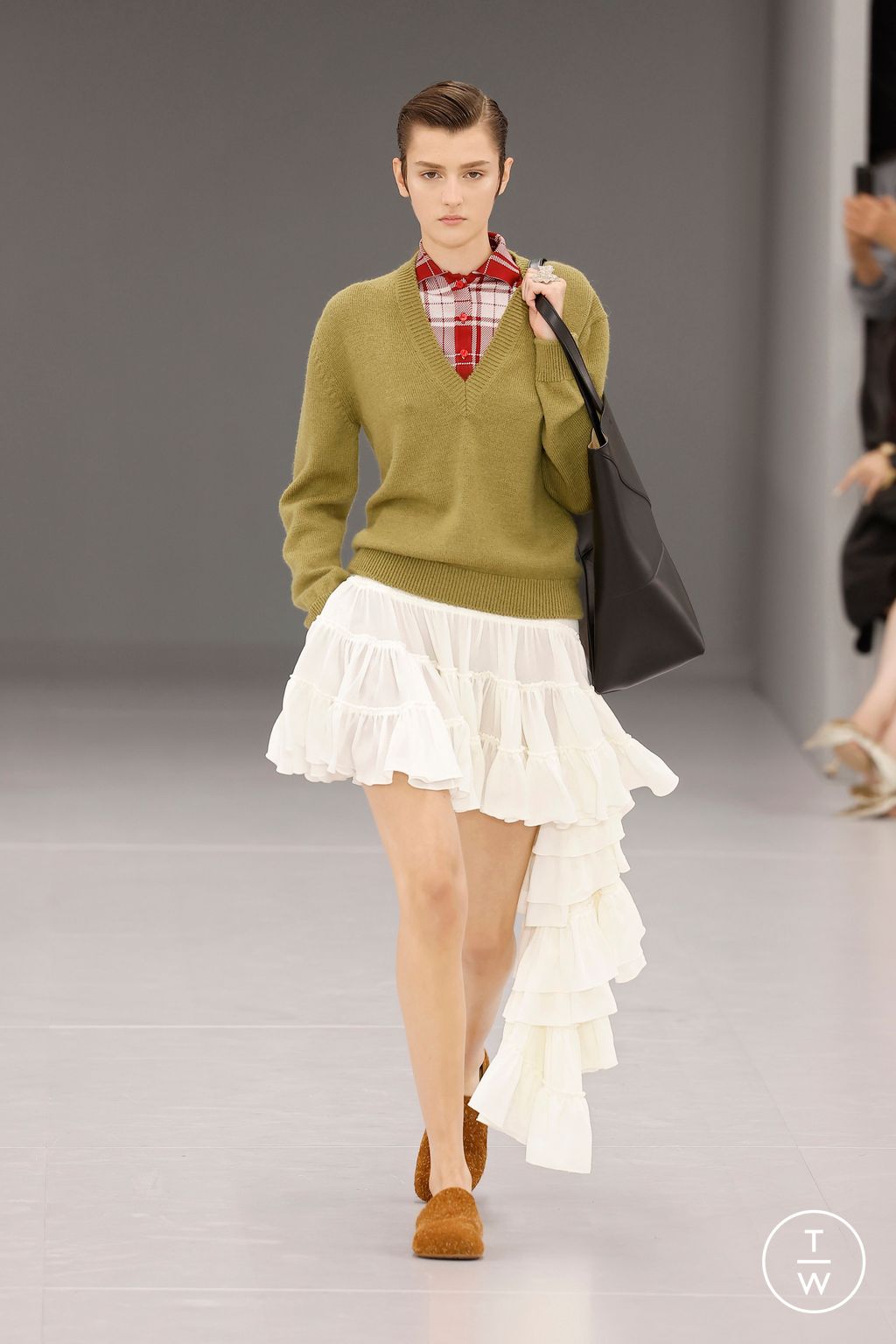 Fashion Week Paris Spring/Summer 2024 look 21 from the Loewe collection 女装