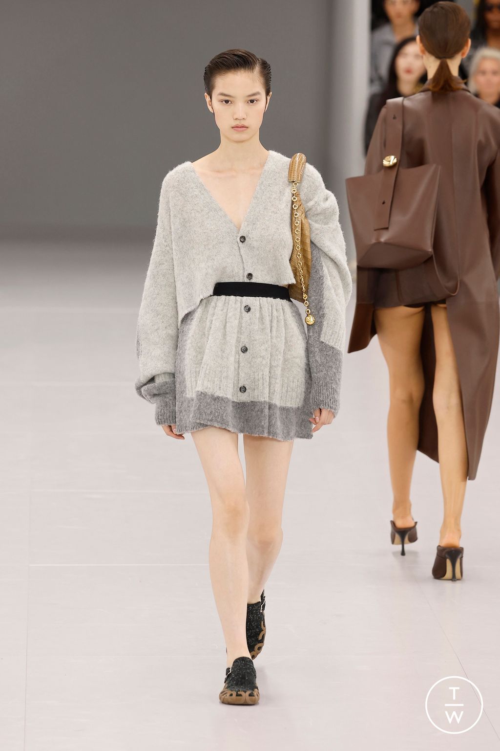 Fashion Week Paris Spring/Summer 2024 look 24 from the Loewe collection 女装