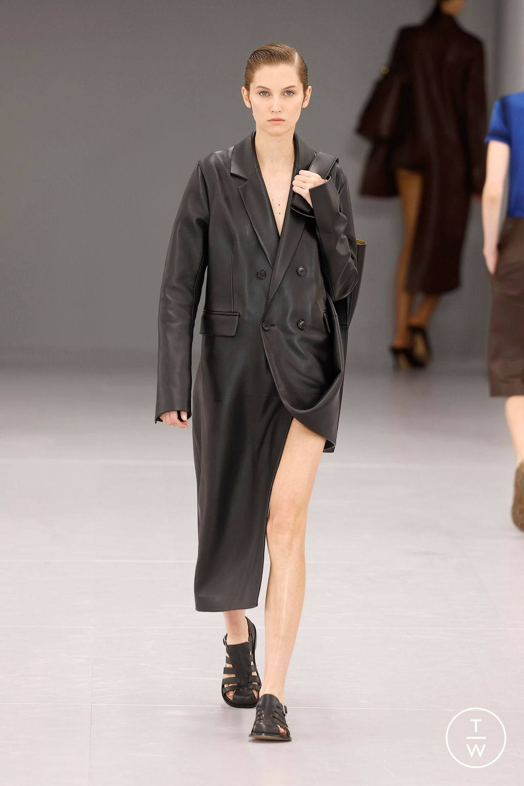Fashion Week Paris Spring/Summer 2024 look 25 from the Loewe collection womenswear