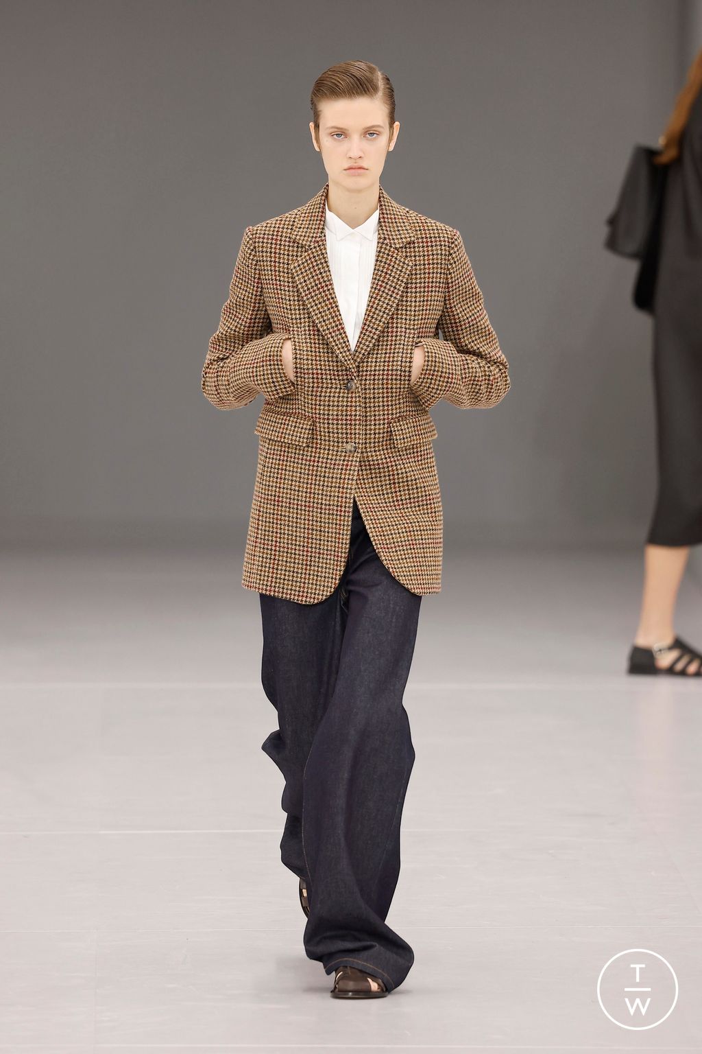 Fashion Week Paris Spring/Summer 2024 look 28 from the Loewe collection womenswear