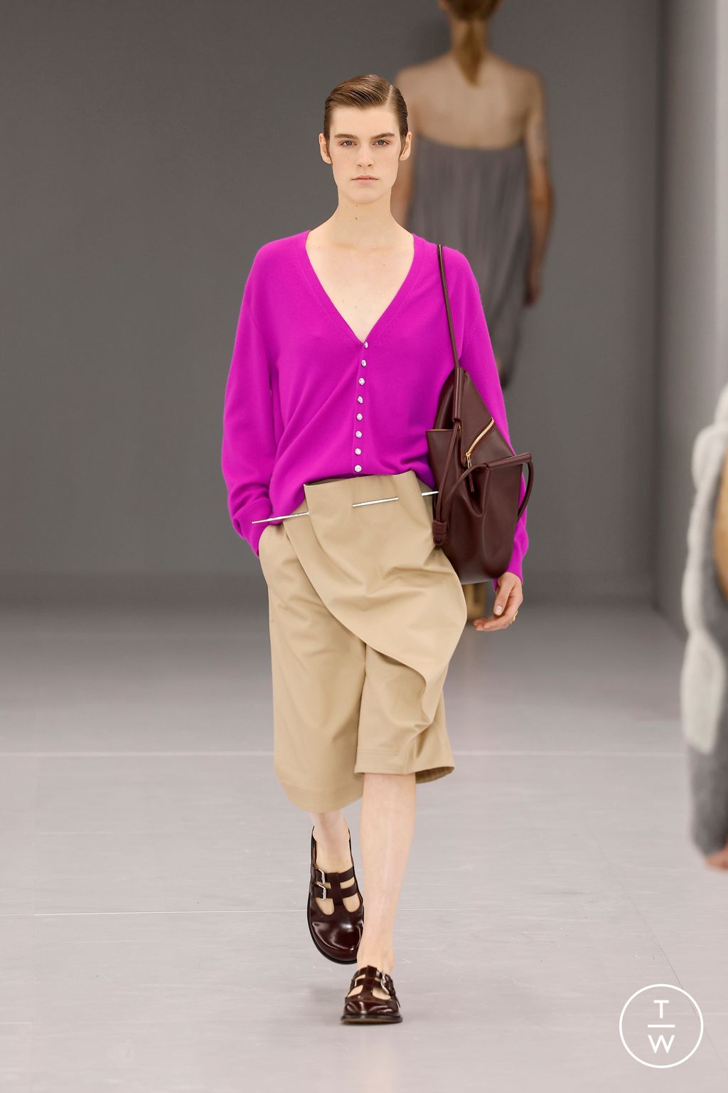 Fashion Week Paris Spring/Summer 2024 look 30 from the Loewe collection womenswear