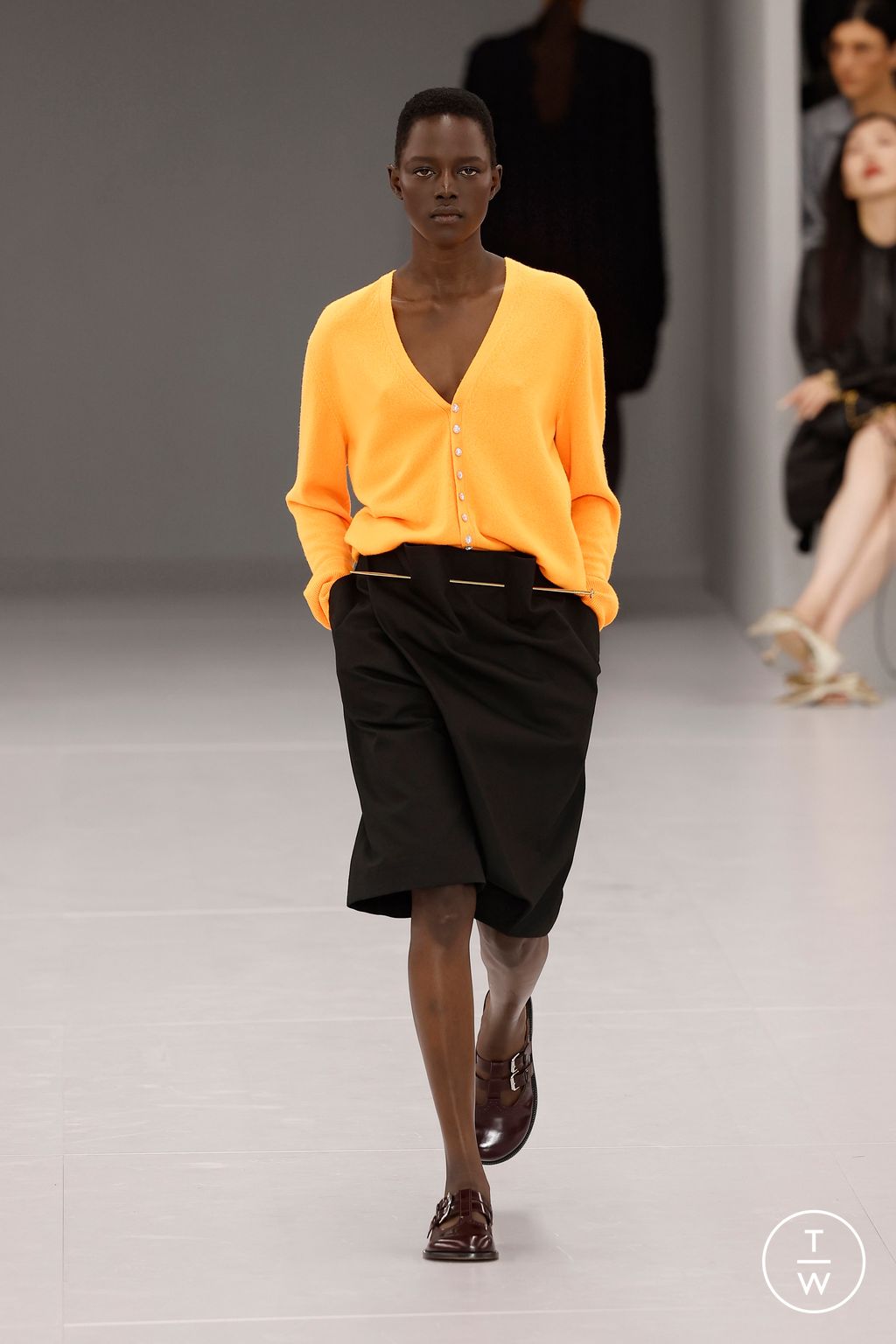 Fashion Week Paris Spring/Summer 2024 look 32 from the Loewe collection womenswear