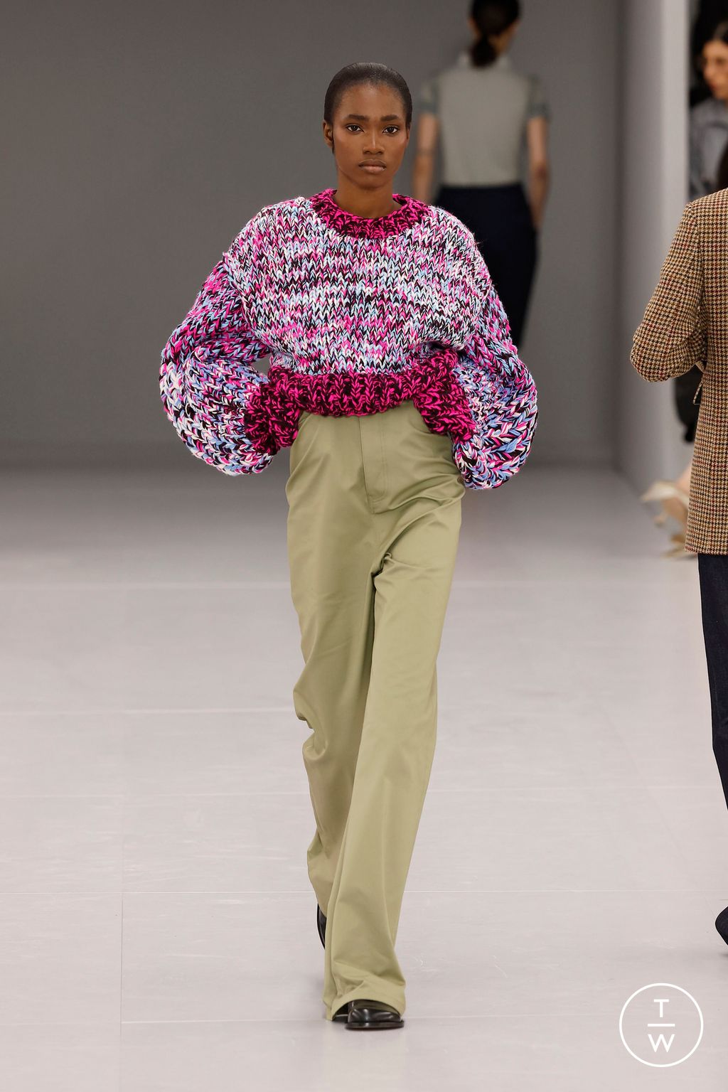 Fashion Week Paris Spring/Summer 2024 look 33 from the Loewe collection womenswear