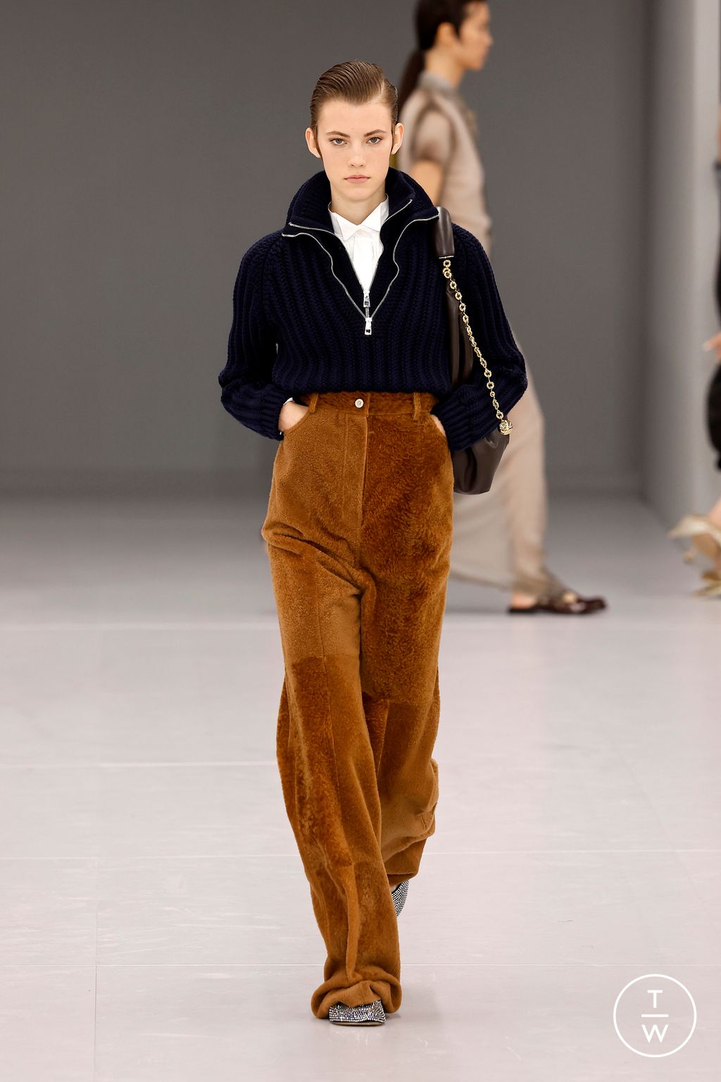 Fashion Week Paris Spring/Summer 2024 look 37 from the Loewe collection womenswear