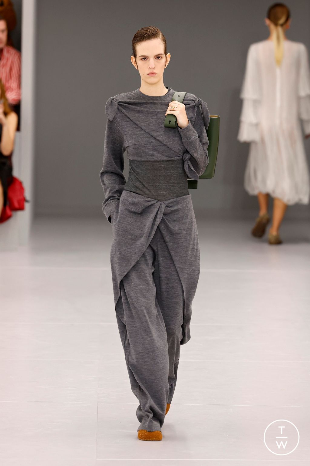 Fashion Week Paris Spring/Summer 2024 look 38 from the Loewe collection womenswear