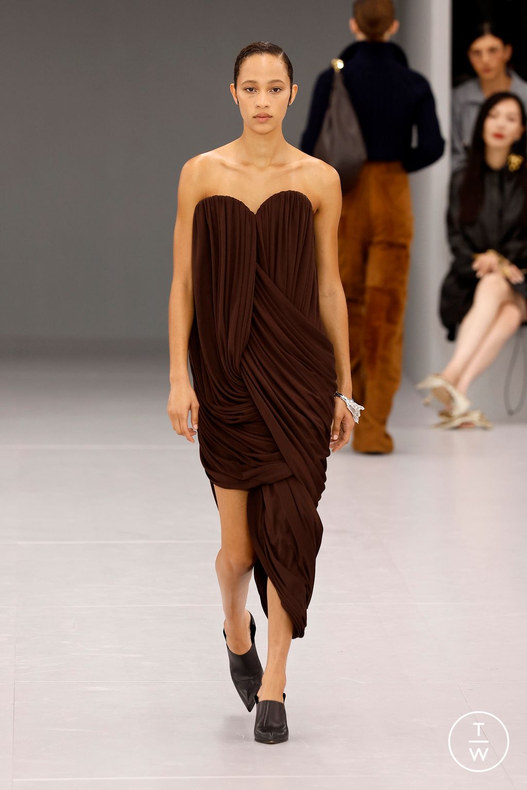 Fashion Week Paris Spring/Summer 2024 look 43 de la collection Loewe womenswear