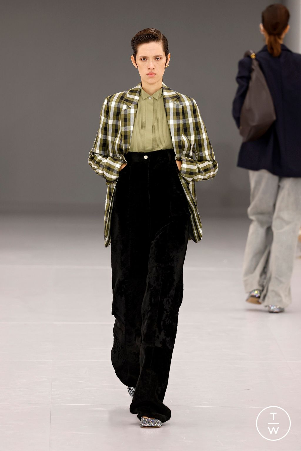 Fashion Week Paris Spring/Summer 2024 look 45 from the Loewe collection 女装