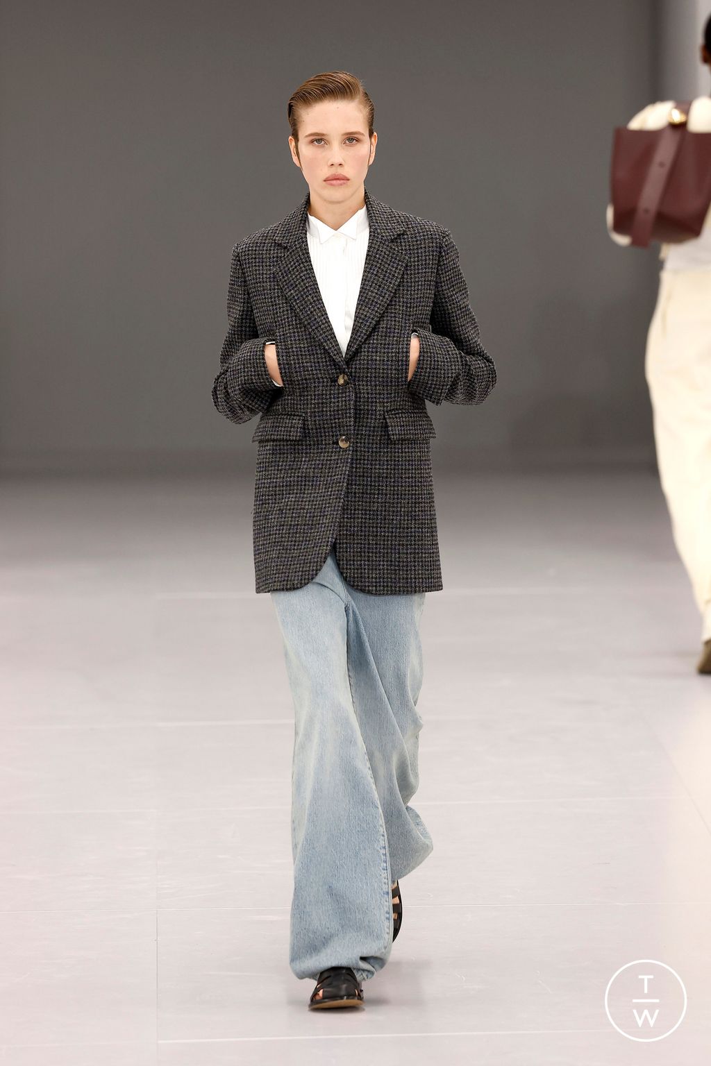 Fashion Week Paris Spring/Summer 2024 look 48 from the Loewe collection womenswear