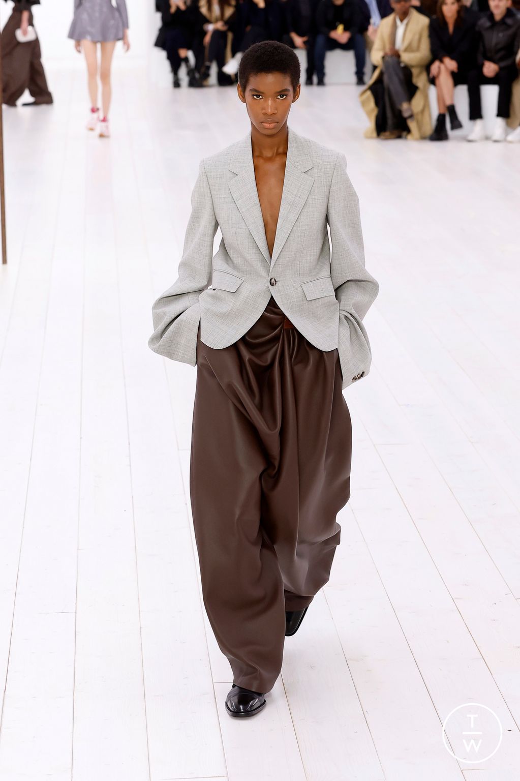 Fashion Week Paris Spring-Summer 2025 look 6 from the Loewe collection womenswear