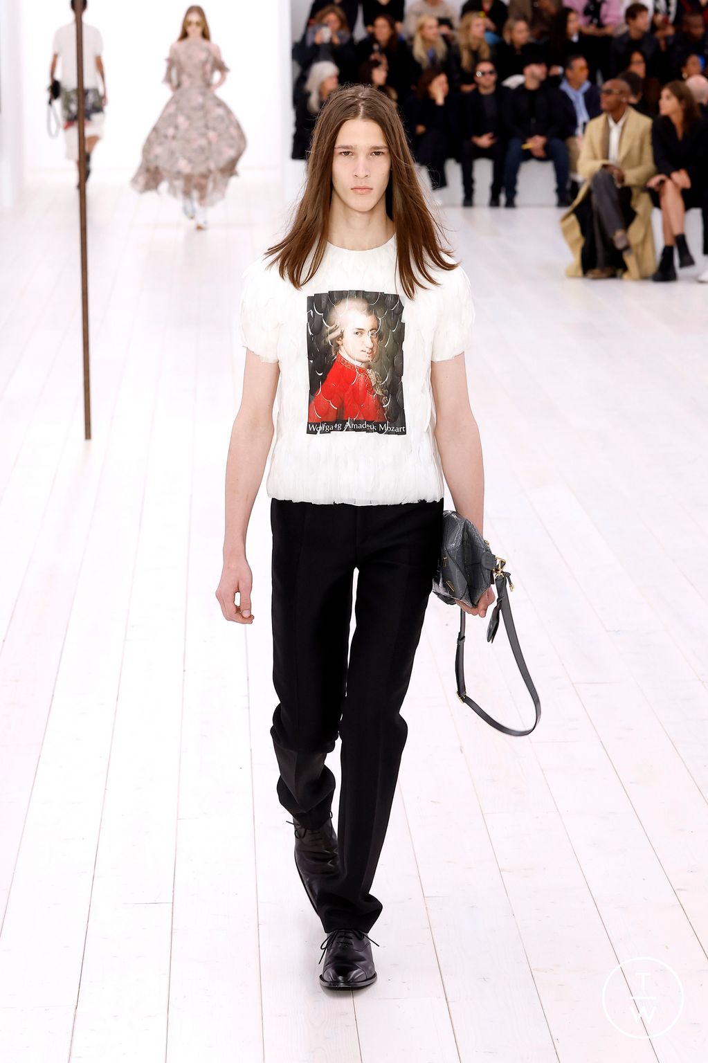 Fashion Week Paris Spring/Summer 2025 look 14 from the Loewe collection womenswear