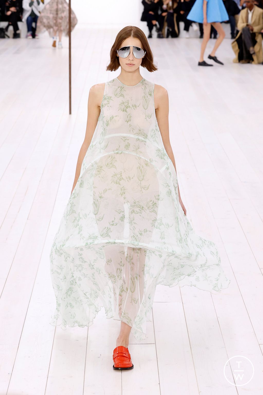 Fashion Week Paris Spring/Summer 2025 look 21 from the Loewe collection womenswear
