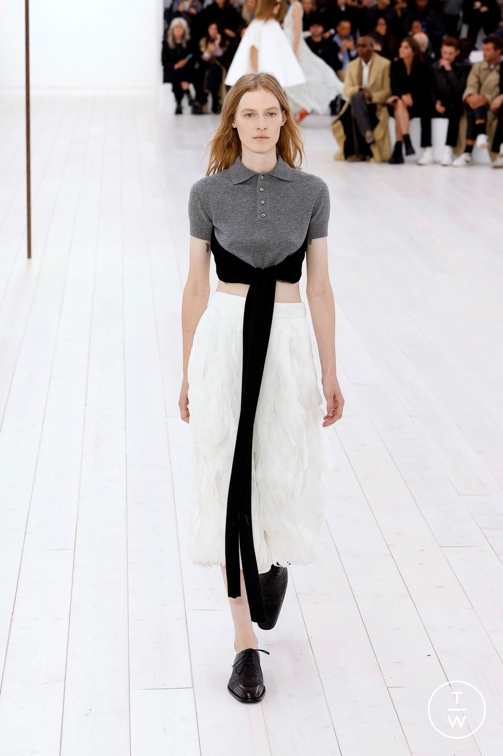 Fashion Week Paris Spring/Summer 2025 look 23 from the Loewe collection womenswear