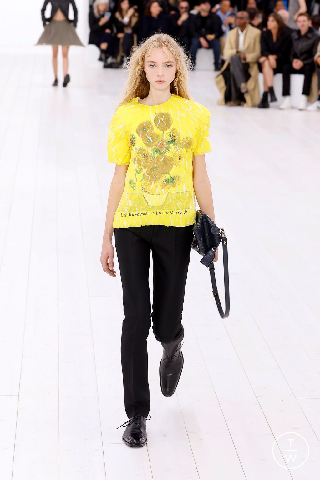 Fashion Week Paris Spring-Summer 2025 look 28 from the Loewe collection womenswear