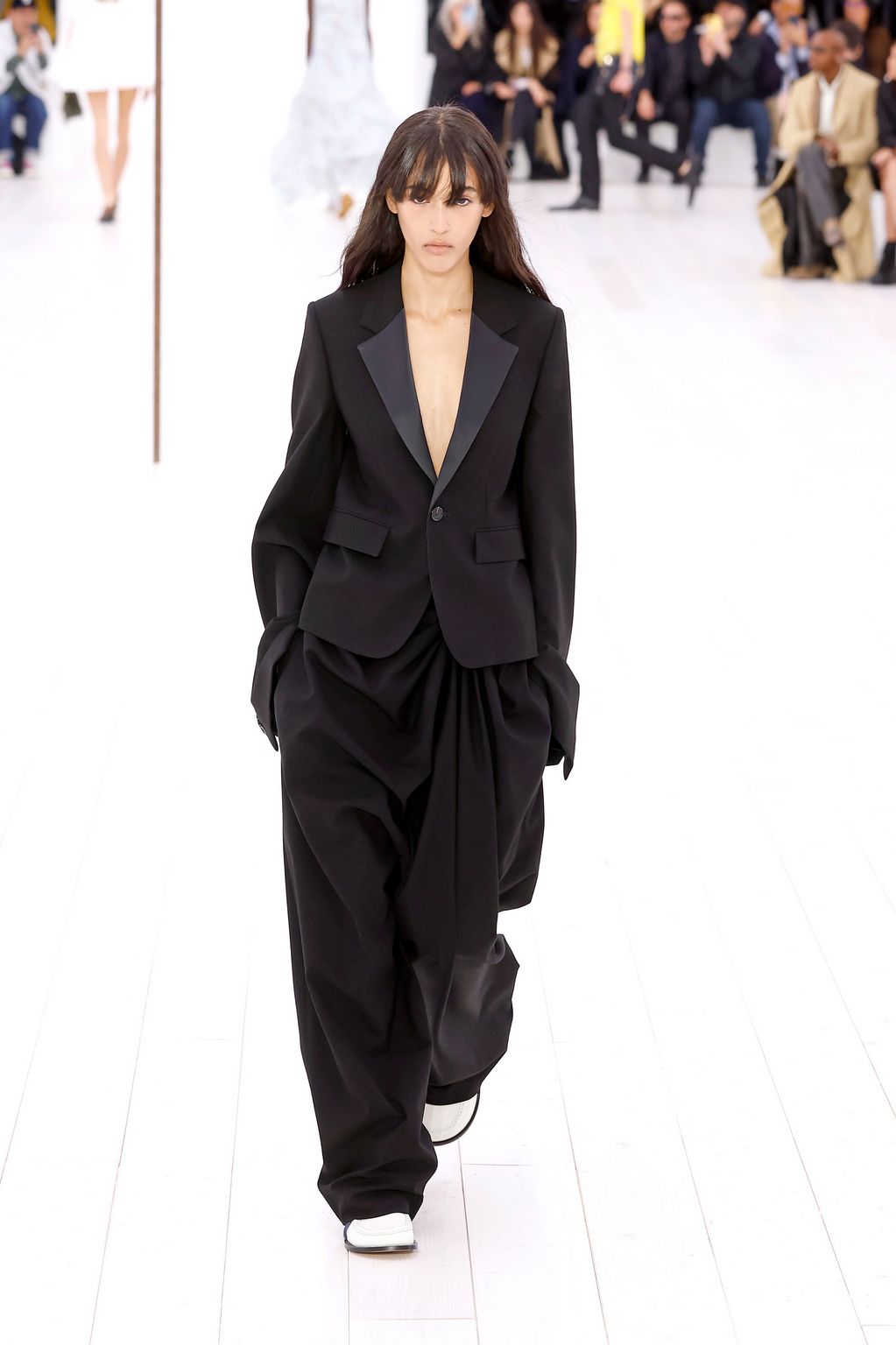 Fashion Week Paris Spring/Summer 2025 look 30 from the Loewe collection womenswear