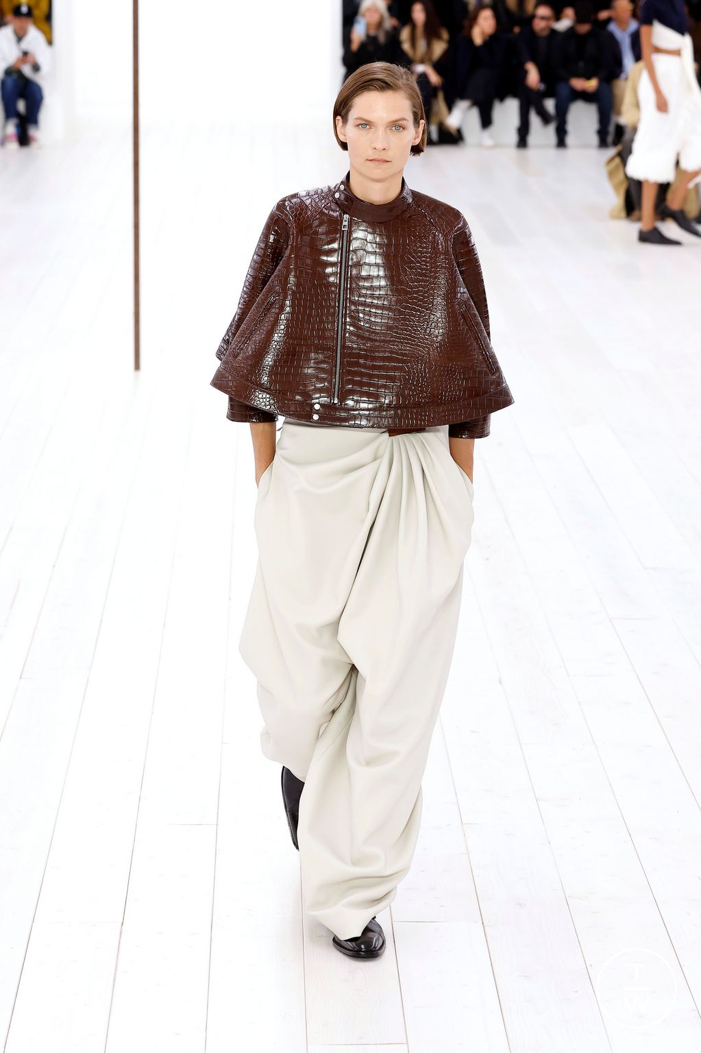 Fashion Week Paris Spring-Summer 2025 look 43 from the Loewe collection womenswear