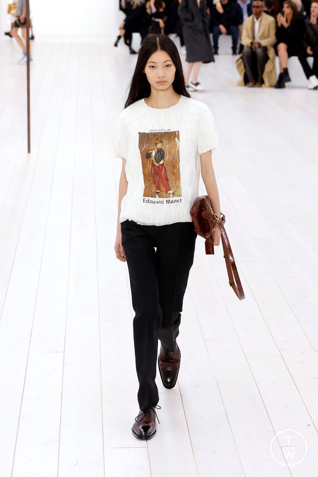 Fashion Week Paris Spring/Summer 2025 look 50 from the Loewe collection womenswear