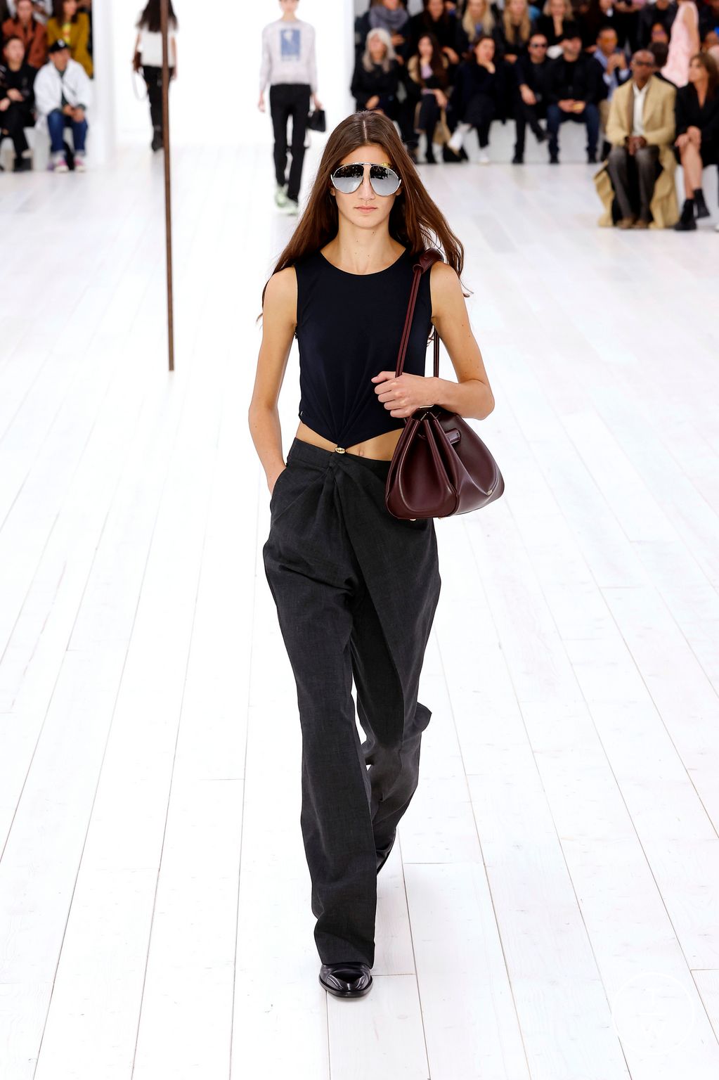 Fashion Week Paris Spring-Summer 2025 look 56 from the Loewe collection womenswear