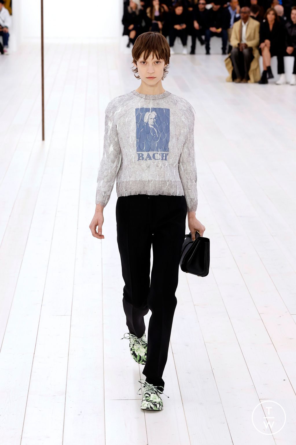 Fashion Week Paris Spring/Summer 2025 look 57 from the Loewe collection womenswear