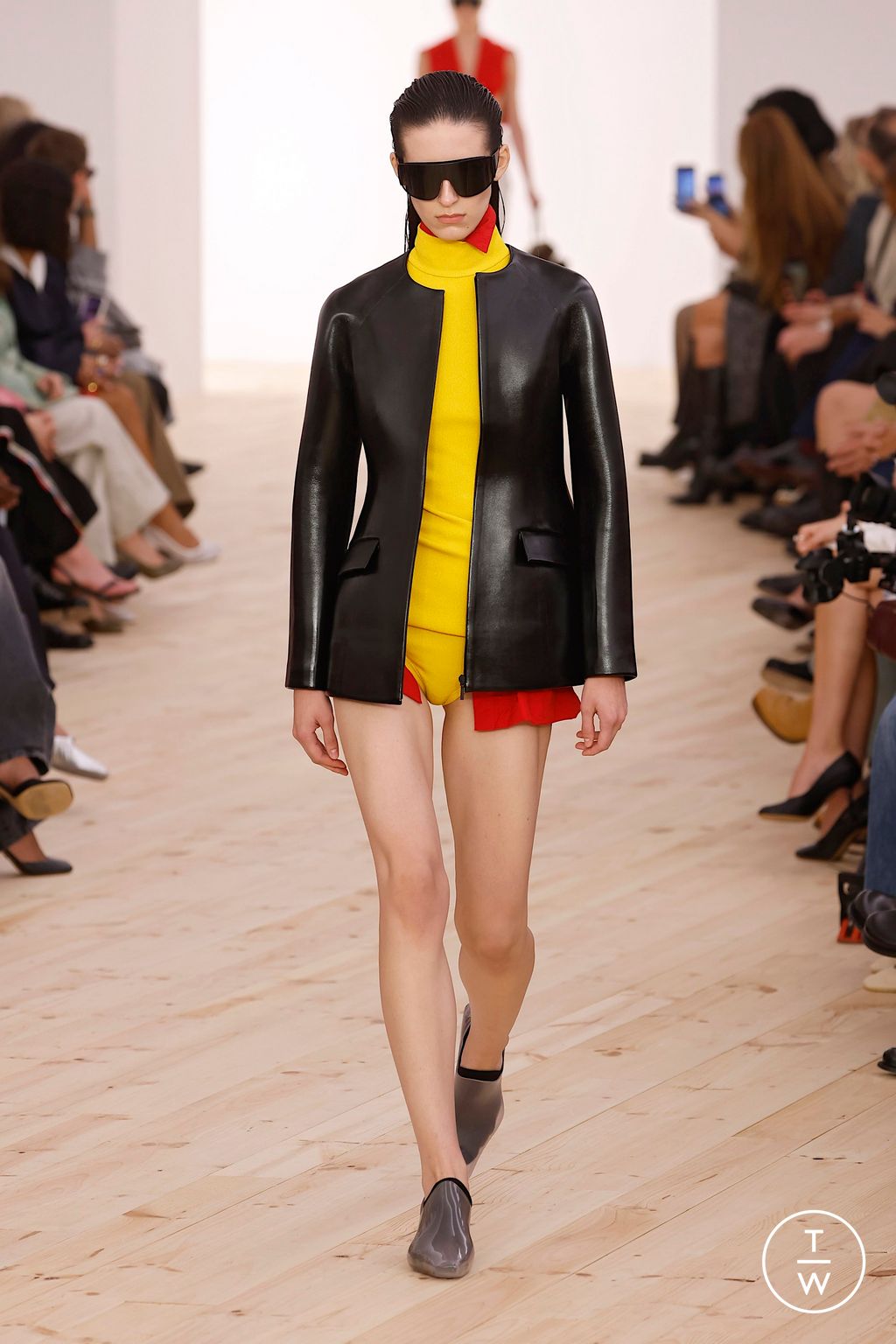 Fashion Week Paris Spring/Summer 2026 look 1 from the Loewe collection womenswear
