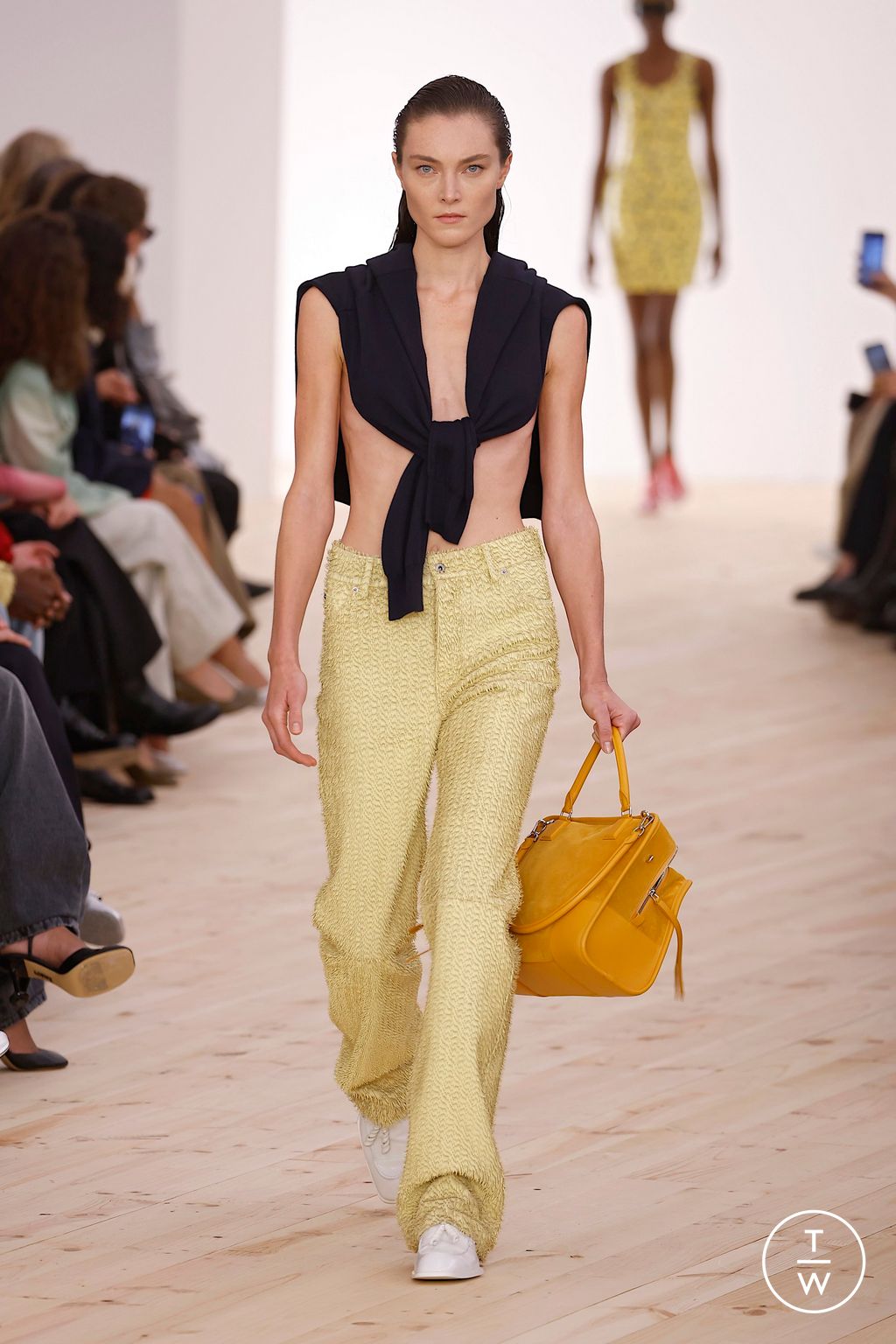 Fashion Week Paris Spring/Summer 2026 look 7 from the Loewe collection womenswear