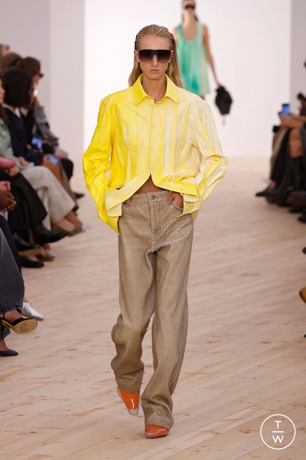 Fashion Week Paris Spring/Summer 2026 look 9 from the Loewe collection womenswear