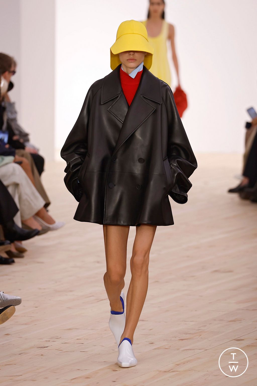 Fashion Week Paris Spring/Summer 2026 look 11 from the Loewe collection womenswear