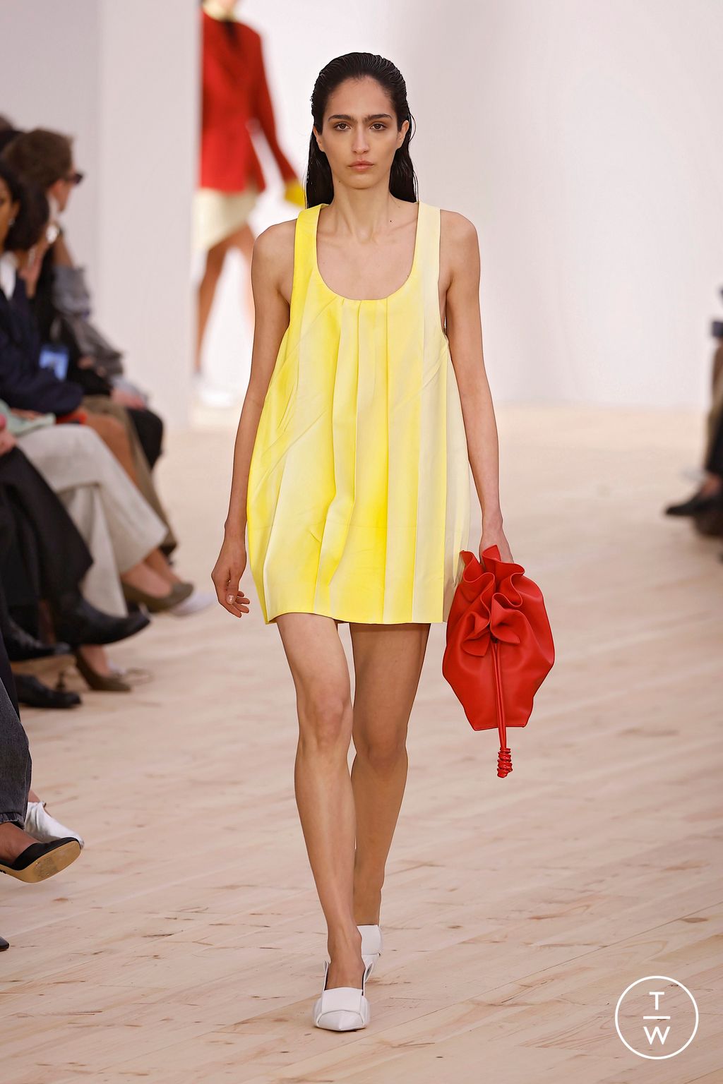 Fashion Week Paris Spring/Summer 2026 look 12 from the Loewe collection 女装