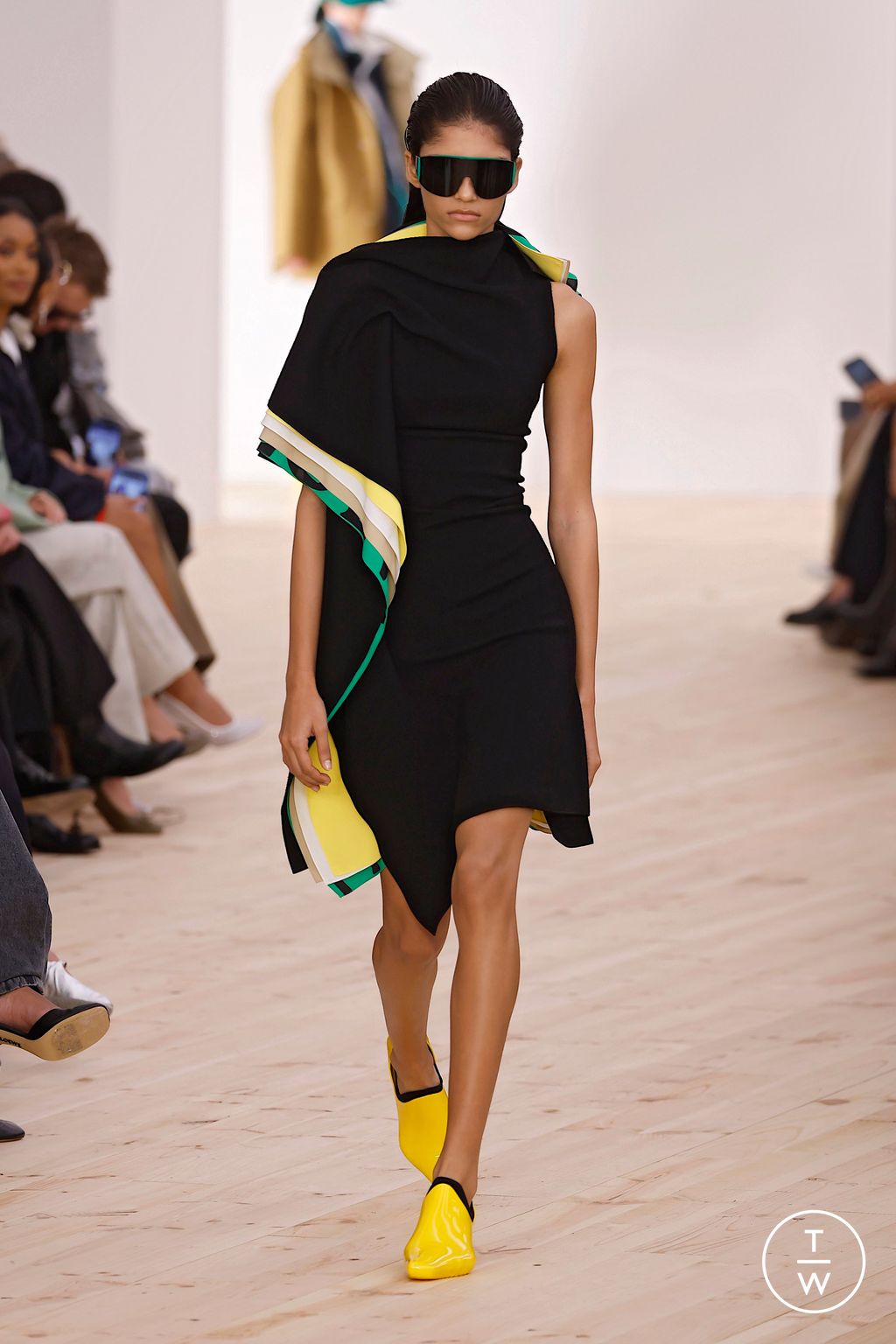 Fashion Week Paris Spring/Summer 2026 look 14 from the Loewe collection womenswear