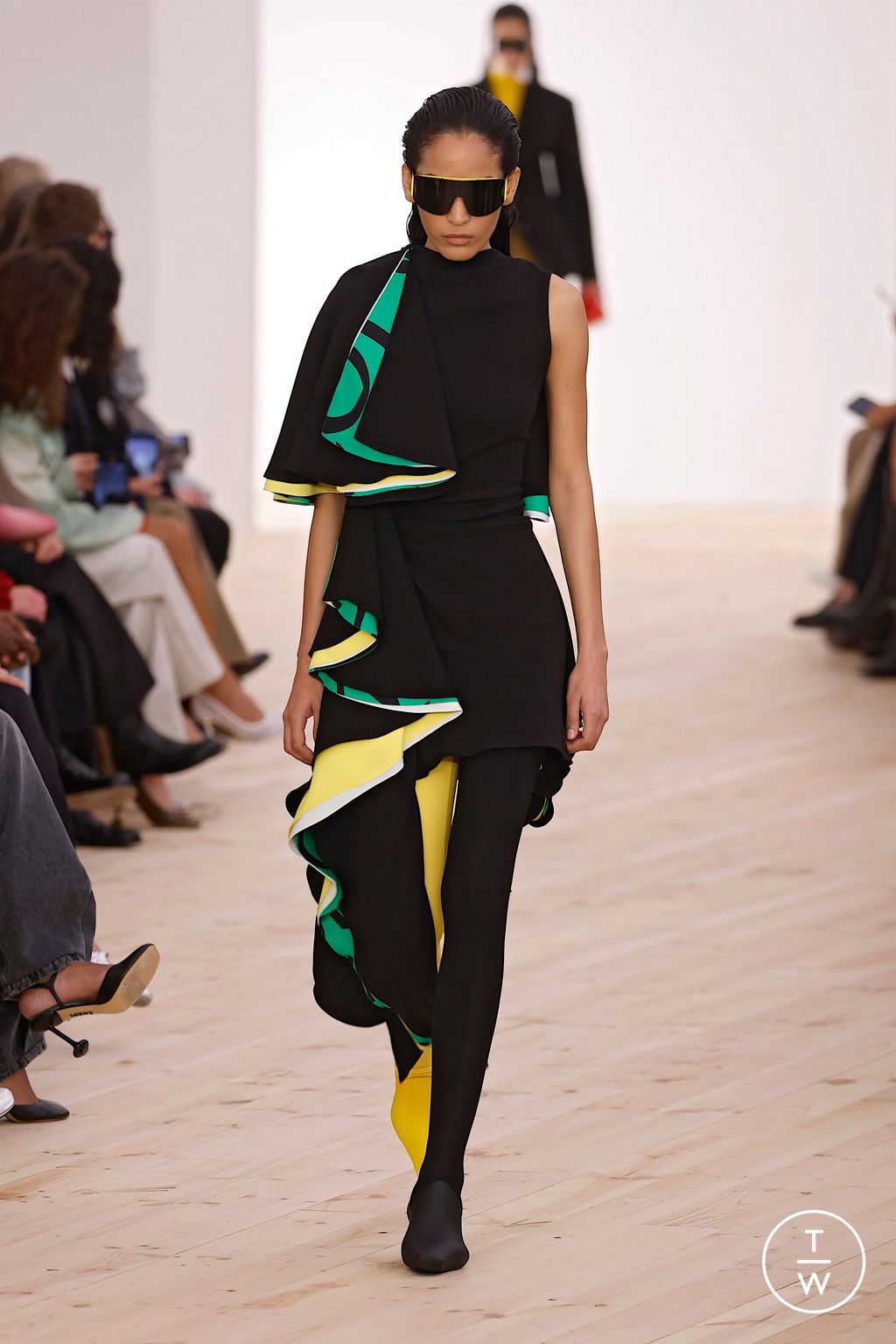 Fashion Week Paris Spring/Summer 2026 look 16 from the Loewe collection womenswear