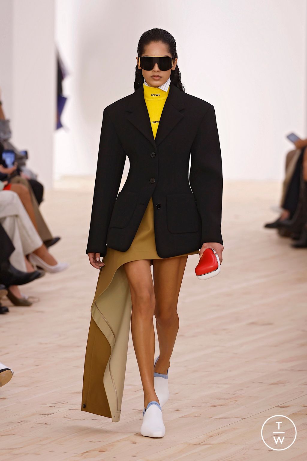 Fashion Week Paris Spring/Summer 2026 look 17 from the Loewe collection womenswear