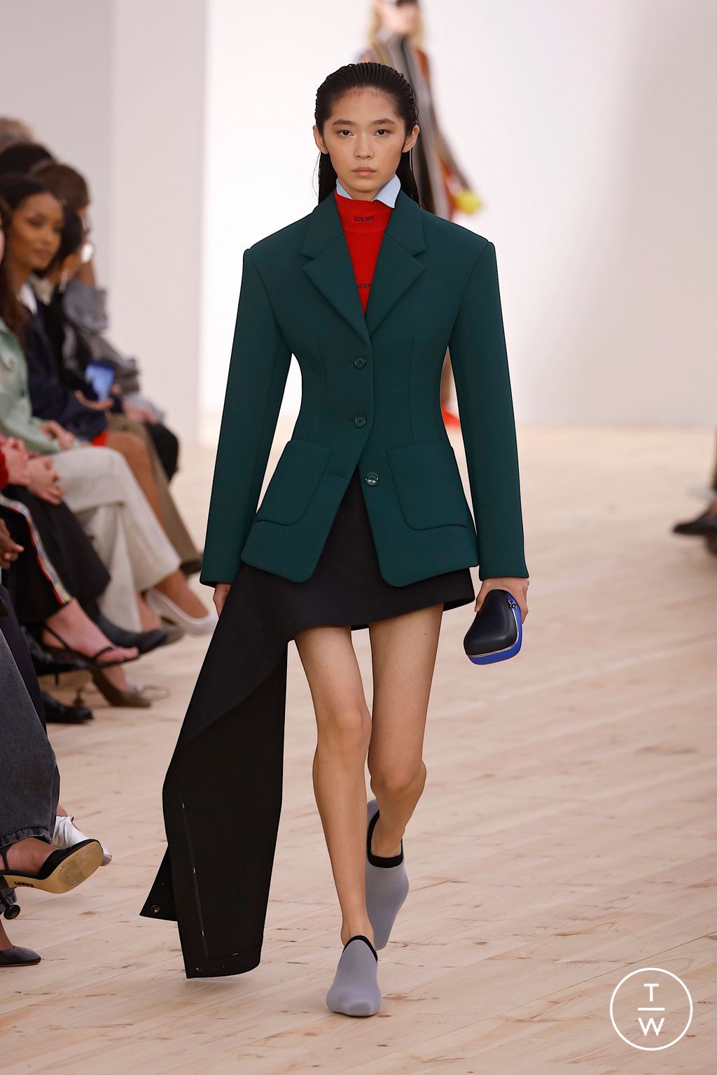 Fashion Week Paris Spring/Summer 2026 look 20 from the Loewe collection womenswear