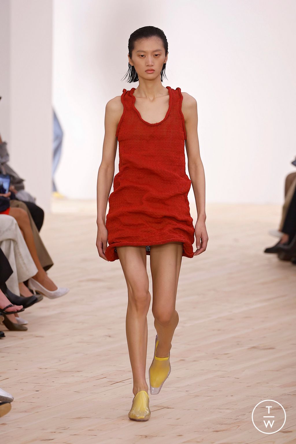 Fashion Week Paris Spring/Summer 2026 look 26 from the Loewe collection womenswear
