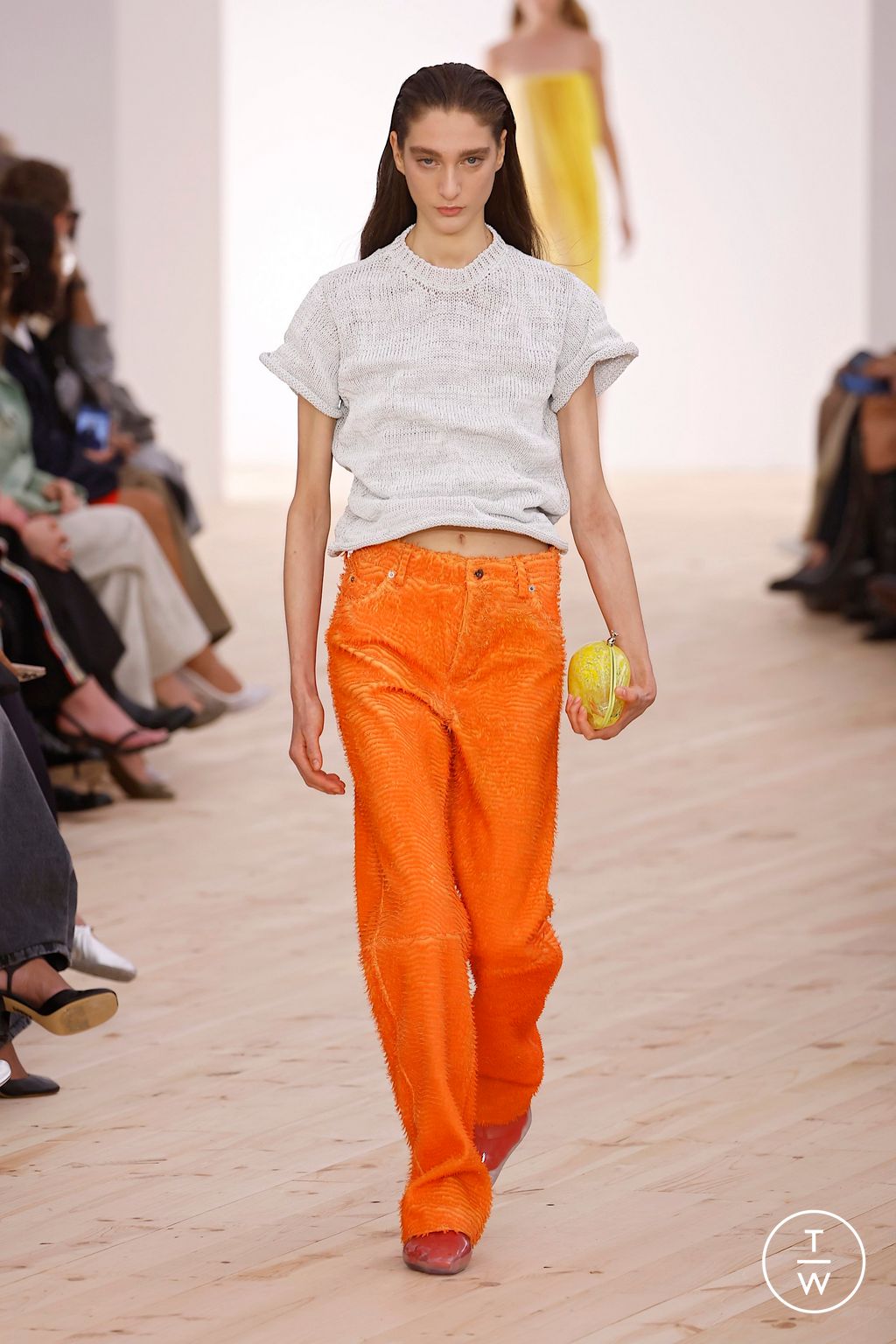 Fashion Week Paris Spring/Summer 2026 look 32 from the Loewe collection womenswear