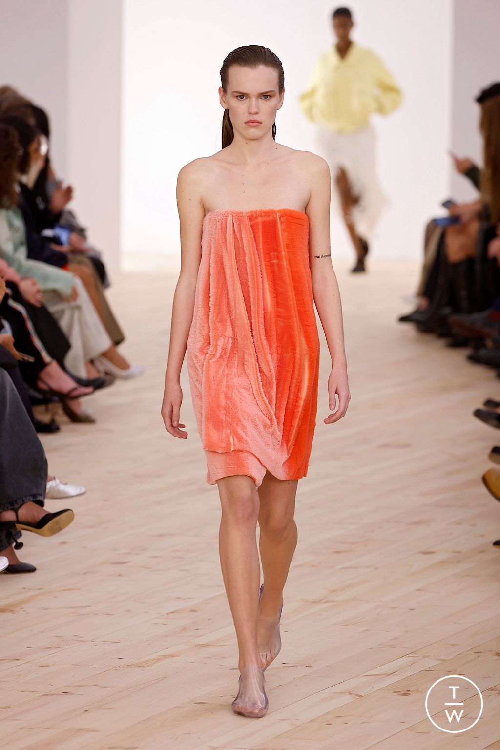 Fashion Week Paris Spring/Summer 2026 look 35 from the Loewe collection womenswear