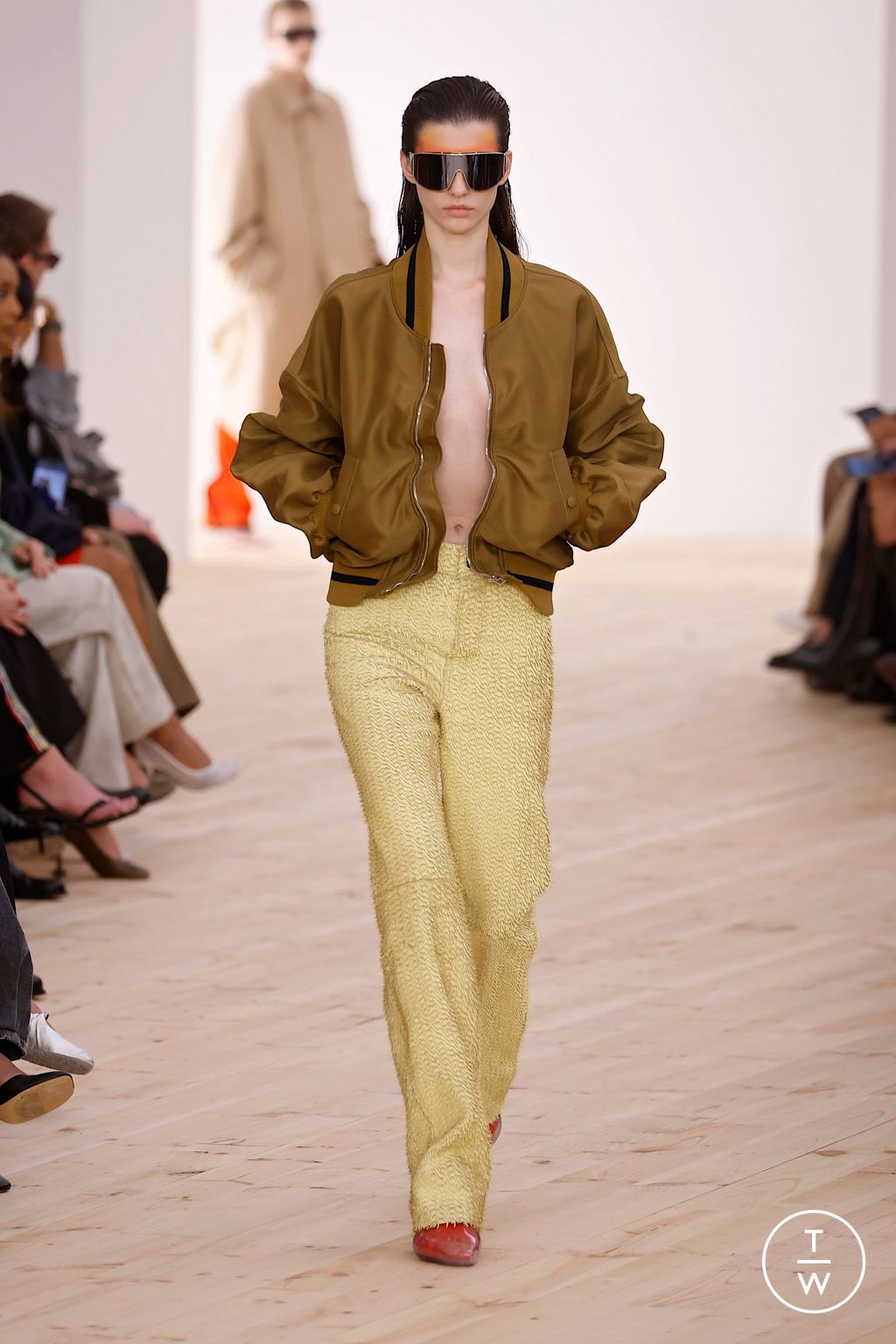 Fashion Week Paris Spring/Summer 2026 look 40 from the Loewe collection womenswear