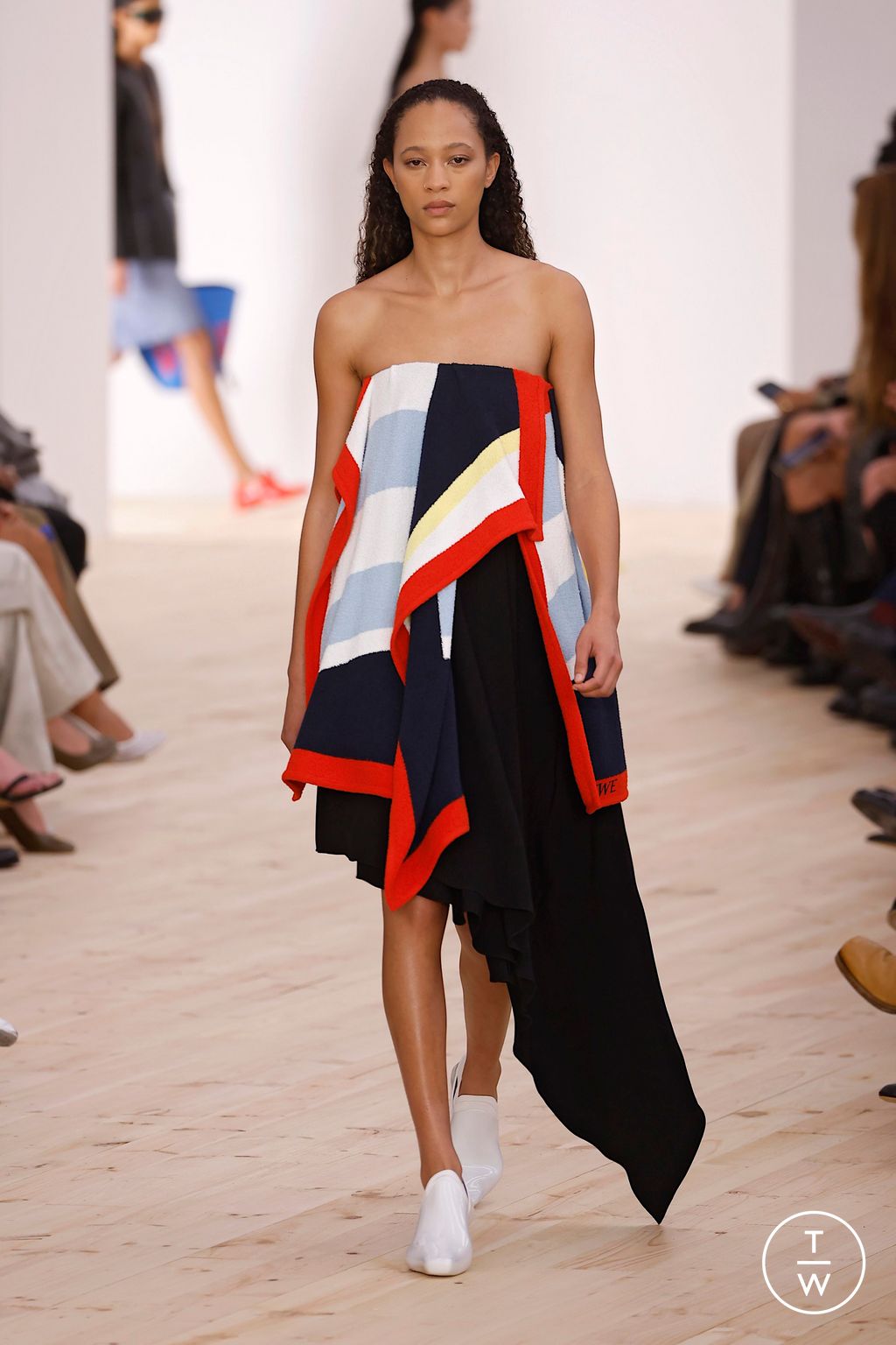 Fashion Week Paris Spring/Summer 2026 look 47 from the Loewe collection womenswear