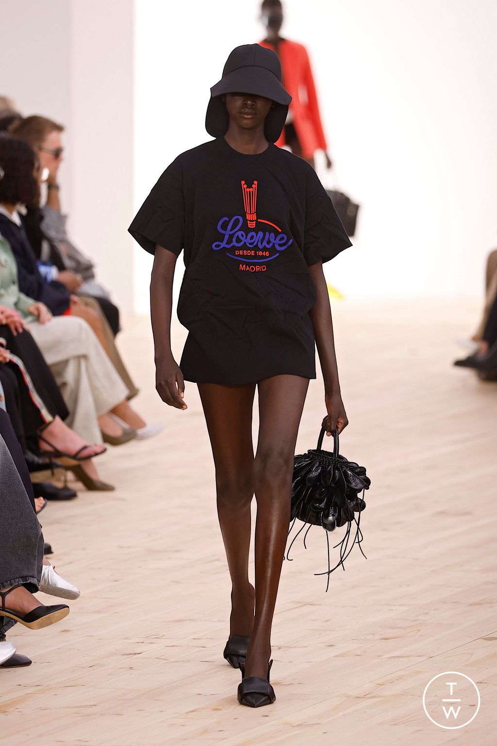 Fashion Week Paris Spring/Summer 2026 look 53 from the Loewe collection womenswear