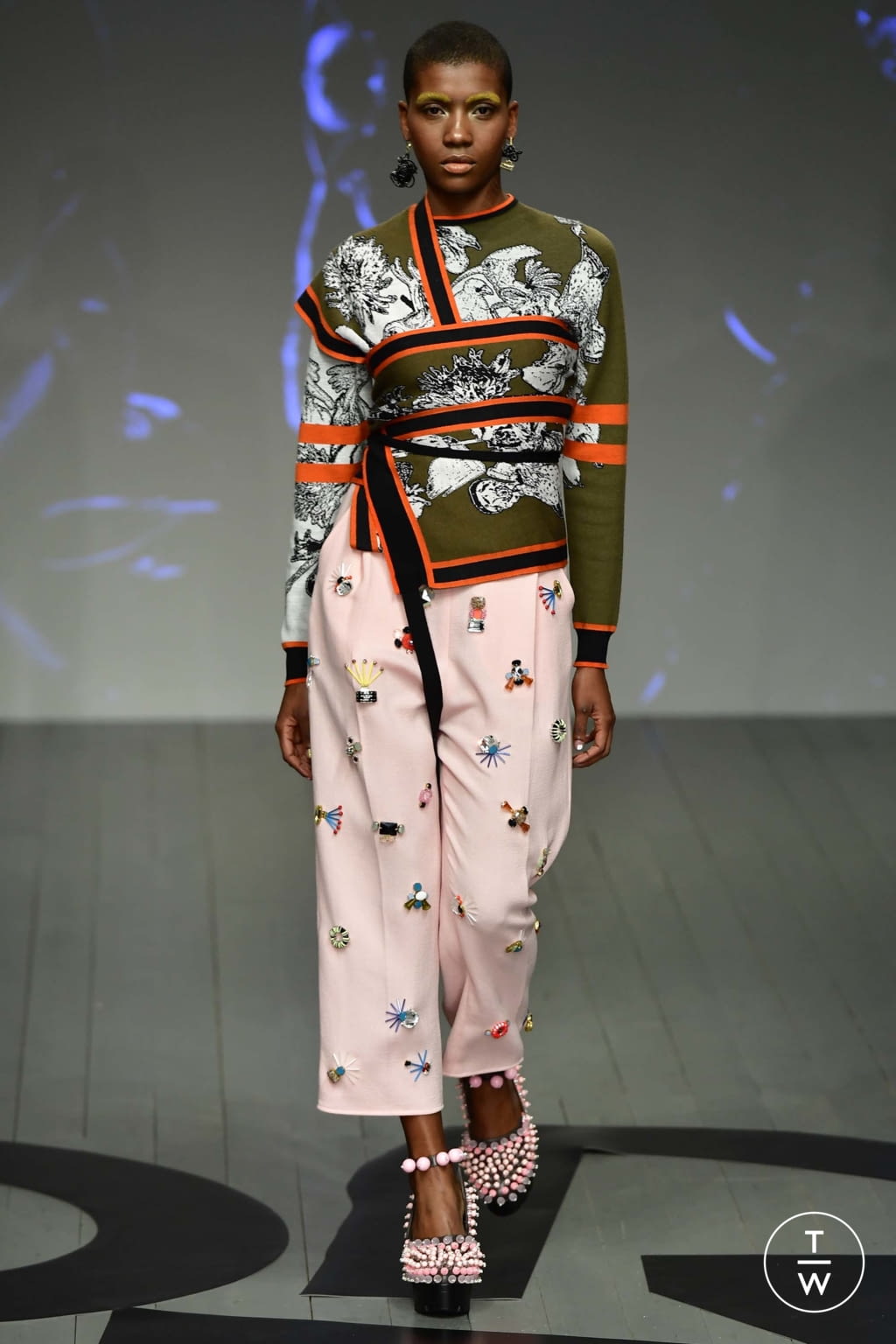 Fashion Week London Fall/Winter 2018 look 28 from the On:Off collection 女装